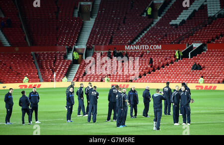 Cambridge United players look around the stadium with team mates before the FA Cup, Fourth Round replay at Old Trafford, Manchester. PRESS ASSOCIATION Photo. Issue date: Tuesday February 3, 2015. See PA story SOCCER Man Utd. Photo credit should read: Martin Rickett/PA Wire. Stock Photo
