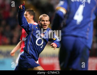 Arsenal's Fredrik Ljungberg celebrates scoring the opening goal against Charlton Athletic Stock Photo