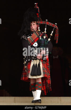 Sir Angus Ogilvy Funeral - Windsor Castle Stock Photo