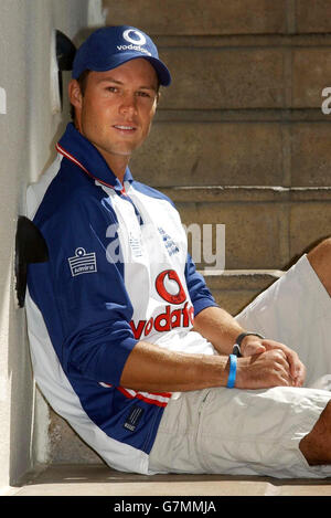 England wicketkeeper Geraint Jones at the team hotel in Cape Town Stock Photo