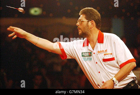 Martin Adams in action against Raymond van Barneveld. Stock Photo