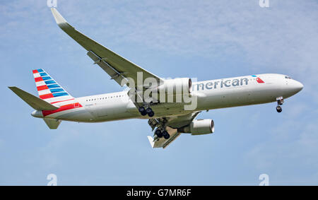 American Airlines Boeing 767 N348AN landing at London-Heathrow Airport LHR Stock Photo