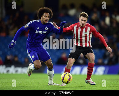 Soccer - Barclays U21 Premier League - Chelsea U21 v Southampton U21 - Stamford Bridge. Chelsea's Isaiah Brown (left) and Southampton's Ryan Seager (right) Stock Photo