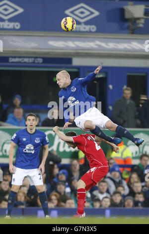 Soccer - Barclays Premier League - Everton v Liverpool - Goodison Park. Everton's Steven Naismith (right) and Liverpool's Joe Allen (left) battle for the ball in the air. Stock Photo