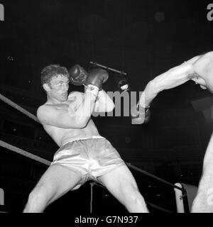 Joe Bugner, of St Ives, Huntingdonshire, 19-year-old-year British heavyweight 'hope', who has his next fight against the American Tony Ventura at the Royal Albert Hall, London, on Tuesday May 20th, 1969. Stock Photo