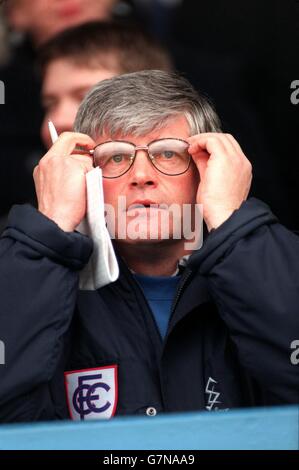 Soccer - FA Cup - Sixth Round - Chesterfield v Wrexham. John Duncan Manager, Chesterfield looks on as his team win over Wrexham Stock Photo