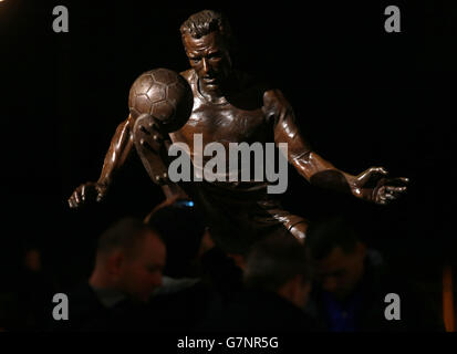 Soccer - UEFA Champions League - Round of 16 - First Leg - Arsenal v AS Monaco - Emirates Stadium. A view of the Dennis Bergkamp statue before the UEFA Champions League Round of 16 match at the Emirates Stadium, London.