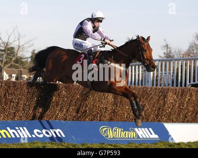 Horse Racing - William Hill Imperial Cup Day - Sandown Racecourse Stock Photo