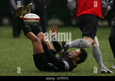 Rugby Union - RBS 6 Nations Championship 2005 - Wales Training - Sophia Gardens. Wales' Gavin Henson during a training session. Stock Photo