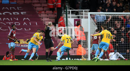 Crystal Palace's Scott Dann (left) celebrates scoring his side's second goal of the game during the Barclays Premier League match at Upton Park, London. PRESS ASSOCIATION Photo. Picture date: Saturday February 28, 2015. See PA story SOCCER West Ham. Photo credit should read: Nick Potts/PA Wire.