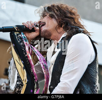New York, NY, USA. 24th June, 2016. Steven Tyler Performs on NBC's 'Today' Show at Rockefeller Plaza. Stock Photo
