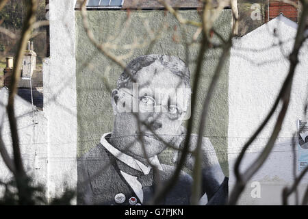 A 24 foot mural depicting Harry Brearley, the man who discovered stainless steel in Sheffield 100 years ago, painted on the wall of the Howard Hotel Stock Photo