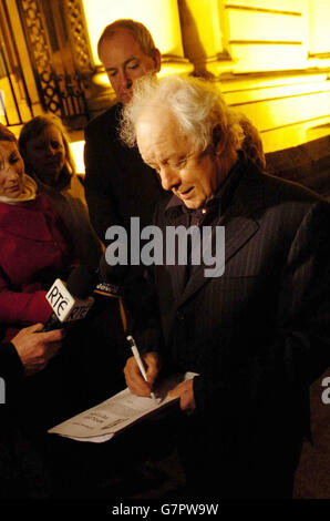 Conlon Family meet with Ahern Stock Photo - Alamy