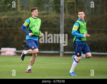 Soccer - UEFA Champions League - Round of 16 - Second Leg - Monaco v Arsenal - Arsenal Training - London Colney. Arsenal's Olivier Giroud (left) and Laurent Koscielny (right) during a training session at London Colney, Hertfordshire. Stock Photo