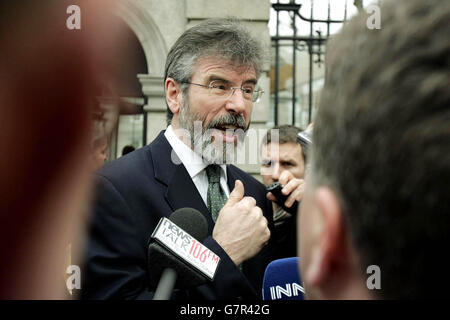 Sinn Fein leader Gerry Adams speaks to the media outside Leinster House where he challenged the Taoiseach, Bertie Ahern, to have him arrested for conspiracy in relation to the Northern Bank robbery, or withdraw his accusations that the Sinn Fein leadership had prior knowledge of the raid. Stock Photo