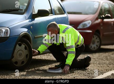 Police officers check vehicles at a roadside policing campaign Operation Westlock in Stirling, as Police Scotland Chief Constable Sir Stephen House visits the Driver and Vehicle Standards Agency (DVSA) vehicle inspection point at Craigforth. Stock Photo