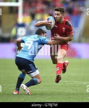 Wales' Rhys Webb (right) is tackled by Italy's Edoardo Gori during the 2015 RBS Six Nations match at the Stadio Olympico, Rome, Italy. Stock Photo