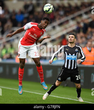 Arsenal's Danny Welbeck (left) and Newcastle United's Remy Cabella (right) battle for the ball during the Barclays Premier League match at St James' Park, Newcastle. PRESS ASSOCIATION Photo. Picture date: Saturday March 21, 2015. See PA story SOCCER Newcastle. Photo credit should read: Owen Humphreys/PA Wire. Stock Photo