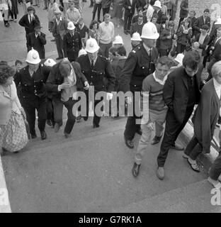 Youth Mods and Rockers Brighton Beach Fight May 1964 A moment of ...