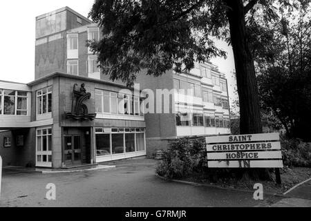 Exterior shot of St Christopher's Hospice - Lawrie Park, Sydenham, London, which is a new modern hospice founded in 1967 by Dame Cicely Saunders. Stock Photo