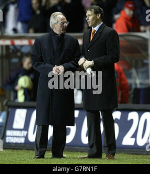 Soccer - International Friendly - England v Holland - Villa Park. England's manager Sven Goran Eriksson (L) talks with Holland manager Marco Van Basten. Stock Photo