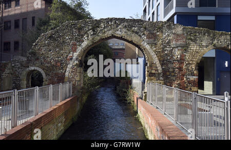 General view of the ruins of the Mill of Reading Abbey spanning the Holy Brook in Reading town centre Stock Photo