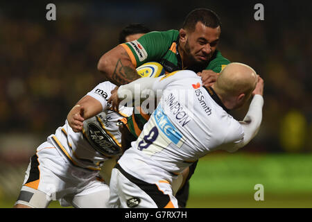 Northampton Saints' Samu Manoa is tackled by Wasps' Joe Simpson during the Aviva Premiership match at Franklins' Gardens, Northampton. Stock Photo