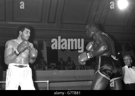 Boxing - Heavyweight Bout - Noel Quarless v John Tate - York Hall Stock Photo - Alamy