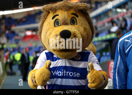 Soccer - Sky Bet Championship - Reading v AFC Bournemouth - Madejski Stadium. Reading mascot Kingsley the Lion Stock Photo