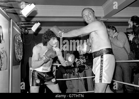 Kevin Keegan and Henry Cooper Advertise Brut 33. Kevin Keegan (l) and Henry Cooper (r) fool around in a miniature boxing ring to promote Brut 33 aftershave Stock Photo