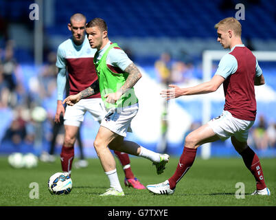 Burnley's Kieran Trippier warms-up before the Barclays Premier League match at Goodison Park, Liverpool. PRESS ASSOCIATION Photo. Picture date: Saturday April 18, 2015. See PA story SOCCER Everton. Photo credit should read: Martin Rickett/PA Wire. Stock Photo