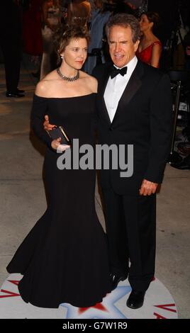 Vanity Fair Aftershow Party - Morton's - Melrose Avenue. Annette Bening and Warren Beatty. Stock Photo