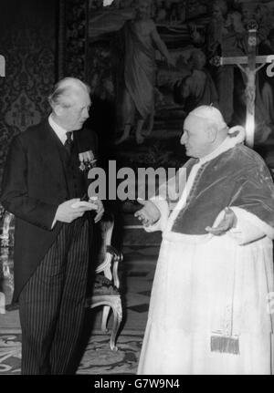 Wearing medals, British Prime Minister Harold MacMillan pictured when he was warmly welcomed by Pope John at Vatican City. The Premier, who conferred with the Pope in French, was accompanied by Lord Home, Foreign Secretary, and Sir Thomas Scarlett, the British Minister to the Holy See, The Premier is currently in Rome for talks with the Italian Government. Stock Photo