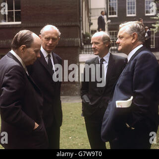 The Cabinet in the Garden of No. 10. (l-r) Iain Macleod (Chancellor of the Exchequer), Sir Alec Douglas-Home (Foreign Secretary), Anthony Barber (Chancellor of the Duchy of Lancaster), and Quintin Hogg (Lord Chancellor). Stock Photo