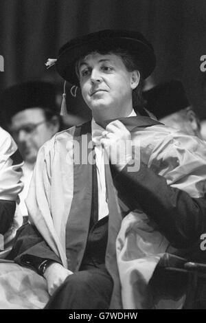 Ex-Beatle Paul McCartney in Brighton for the ceremony when he became the first pop star to be granted an honorary doctorate by Sussex University. The award was in recognition of his outstanding contribution to music and his close links with the county. The Liverpool born musician lives near Rye, east Sussex. Stock Photo