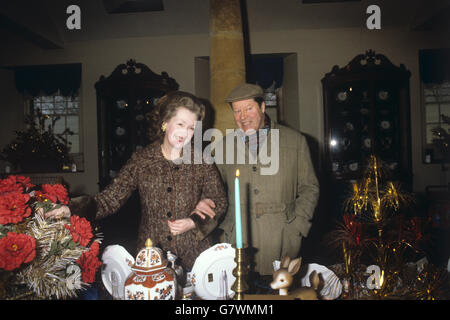 8th Earl Spencer, father of Princess Diana, with his wife, Raine Spencer, Countess Spencer, at their home at Althorp, Northamptonshire, which is open to the public. They are pictured here in the souvenir shop on the estate. Stock Photo