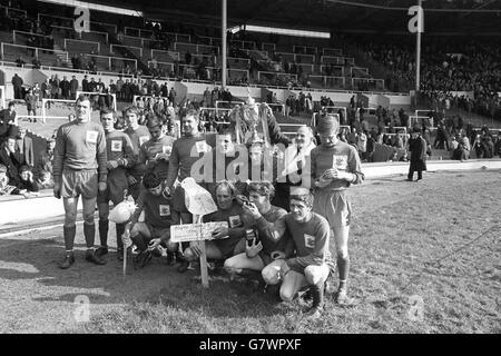 Soccer - FA Amateur Cup Final - Sutton United v North Shields - Wembley. The North Shields team with the FA Amateur Cup trophy after beating Sutton United 2-1 in the final at Wembley. Stock Photo