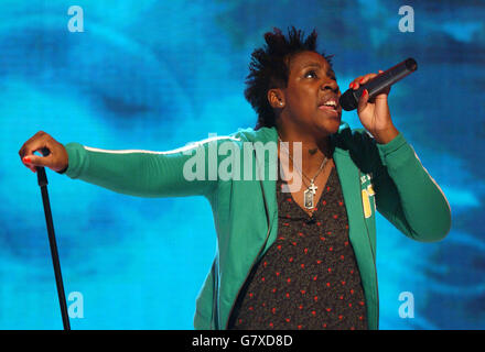 Comic Relief Does Fame Academy - Lambeth College. Gina Yashere performs during rehearsals. Stock Photo