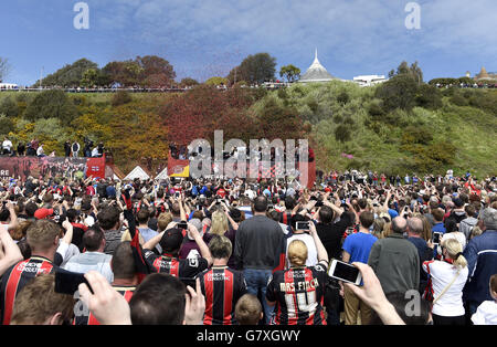 Fans gather on Bournemough Beach as the AFC Bournemouth players celebrate winning the Sky Bet Championship after an open top bus parade along Bournemouth beach front. PRESS ASSOCIATION Photo. Picture date: Monday May 4, 2015. Bournemouth were promoted to the Premier League after becoming Sky Bet Championship Champions on Saturday. See PA story SOCCER Bournemouth. Photo credit should read:Andrew Matthews/PA Wire. Stock Photo