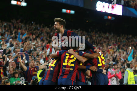 Soccer - UEFA Champions League - Semi Final - First Leg -Barcelona v Bayern Munich - Nou Camp. Barcelona's Gerard Pique celebrates the third goal scored by Neymar Stock Photo