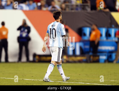 New Jersey, USA. 26th June, 2016. Argentina's Lionel Messi reacts after missing a penalty kick during the penalty shootout of 2016 Copa America Centenario soccer tournament Final at the Metlife Stadium in New Jersey, the United States on June 26, 2016. Chile defeated Argentina with 4-2 in penalty shootout. Credit:  Qin Lang/Xinhua/Alamy Live News Stock Photo