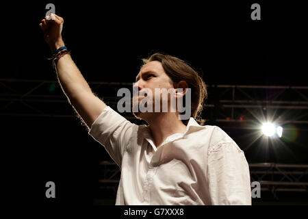 Madrid, Spain. 27th Jun, 2016. The leader of the Spanish anti-austerity political party Podemos (We Can), Pablo Iglesias, tries to cheer up his supporters on the election night in Madrid after Podemos failed to achieve expected results in the repeated general election on 26 June 2016. Credit:  Mira Galanova/Alamy Live News Stock Photo
