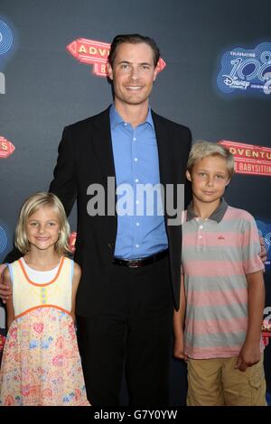 Los Angeles, CA, USA. 23rd June, 2016. Daughter, Erik Von Detten, Son at arrivals for Premiere Of 100th Disney Channel Original Movie (DCOM) ADVENTURES IN BABYSITTING, Directors Guild of America (DGA) Theater, Los Angeles, CA June 23, 2016. © Priscilla Grant/Everett Collection/Alamy Live News Stock Photo