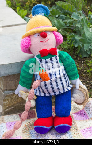 Bournemouth, Dorset, UK. 27 June, 2016. The Townswomen’s Guilds yarn bomb Bournemouth gardens and seafront Credit:  Carolyn Jenkins/Alamy Live News Stock Photo