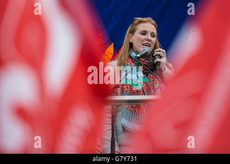 London, UK. 27th June, 2016. Angela Rayner, new Shadow Women and Equalities Minister and Labour MP for Ashton-under-Lyne, addresses supporters of Jeremy Corbyn at a rally in Parliament Square in support of his leadership of the Labour Party. Jeremy Corbyn arrived at the rally from a meeting in the House of Commons, where he had faced calls to resign from within the Parliamentary Labour Party following mass resignations from his Shadow Cabinet. Credit:  Mark Kerrison/Alamy Live News Stock Photo