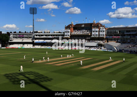 Cricket - LV= County Championship - Division Two - Day 3 - Surrey v Leicestershire - The Kia Oval. A general view of the action between Surrey and Leicestershire at The Kia Oval Stock Photo
