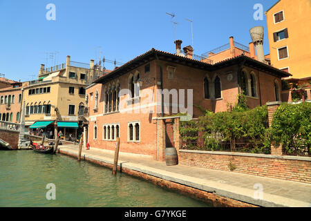Pescaria de Cannaregio, Canale di Cannaregio, Venice, Italy Stock Photo