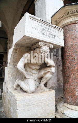 Hunchback of the Rialto. Il Gobbo di Rialto. Statue at Campo San Giacomo di Rialto, Venice Stock Photo