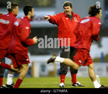 Soccer - World Cup 2006 Qualifier - Wales v Austria - Wales Training - Ninian Park. Wales manager John Toshack (second right). Stock Photo