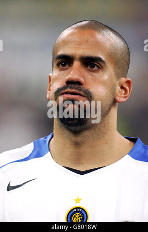 Soccer - UEFA Champions League - Round of 16 - Second Leg - Inter Milan v FC Porto - Giuseppe Meazza. Juan Sebastian Veron, Inter Milan Stock Photo